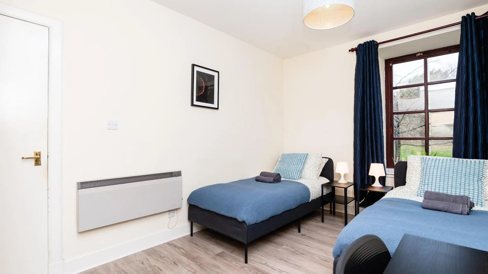2 Bed Flat-Ground Floor-Parking Apartment Dundee