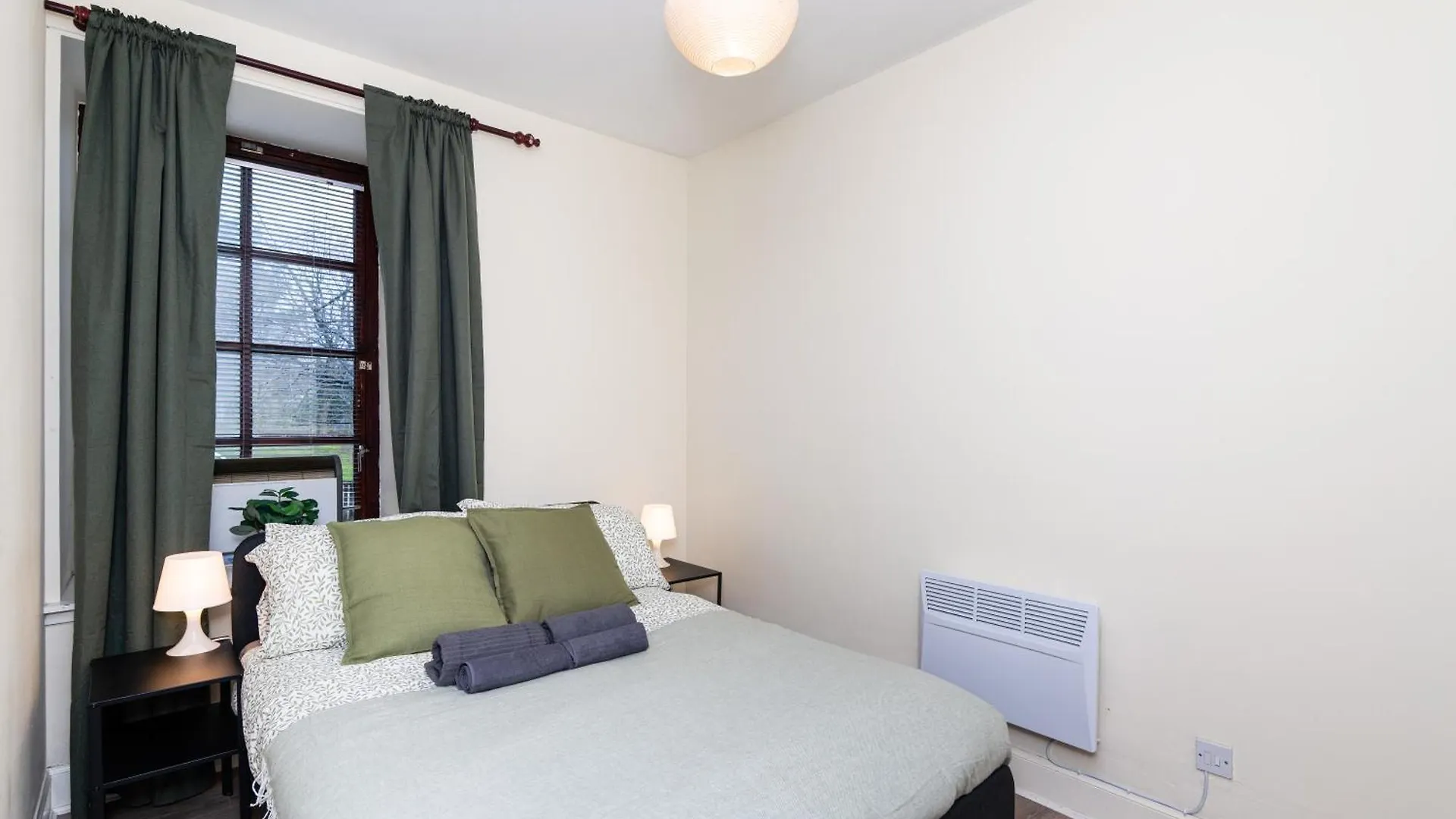 2 Bed Flat-Ground Floor-Parking Apartment Dundee