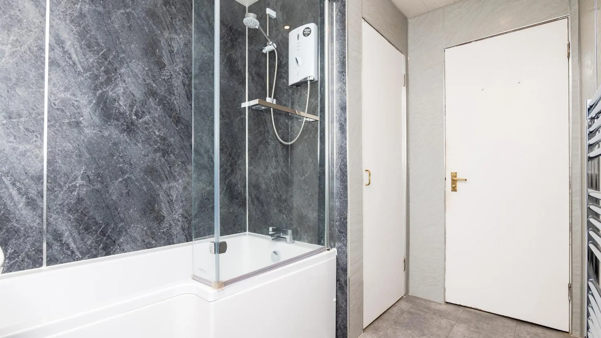 2 Bed Flat-Ground Floor-Parking Apartment Dundee