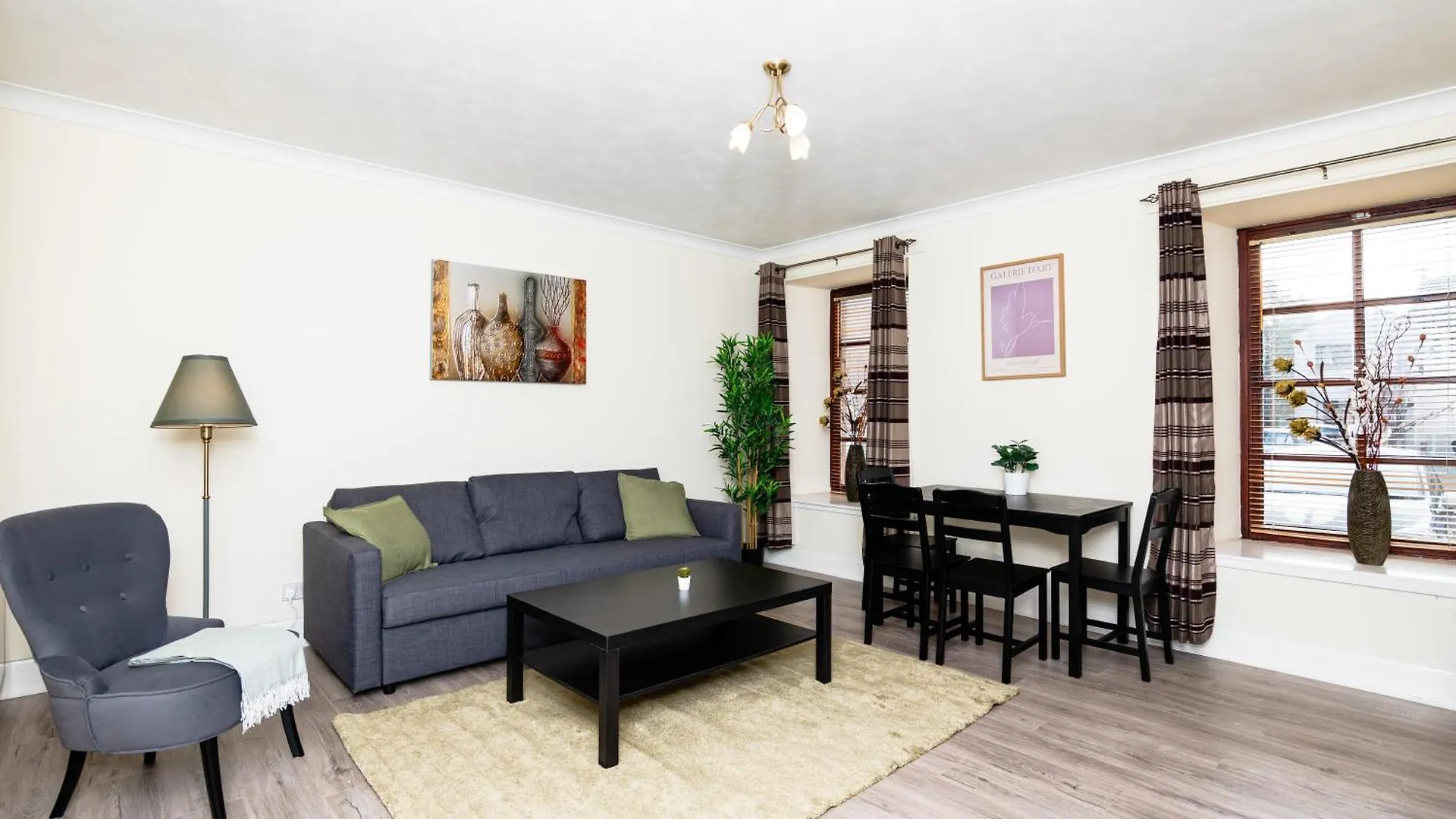 2 Bed Flat-Ground Floor-Parking Apartment Dundee 0*,