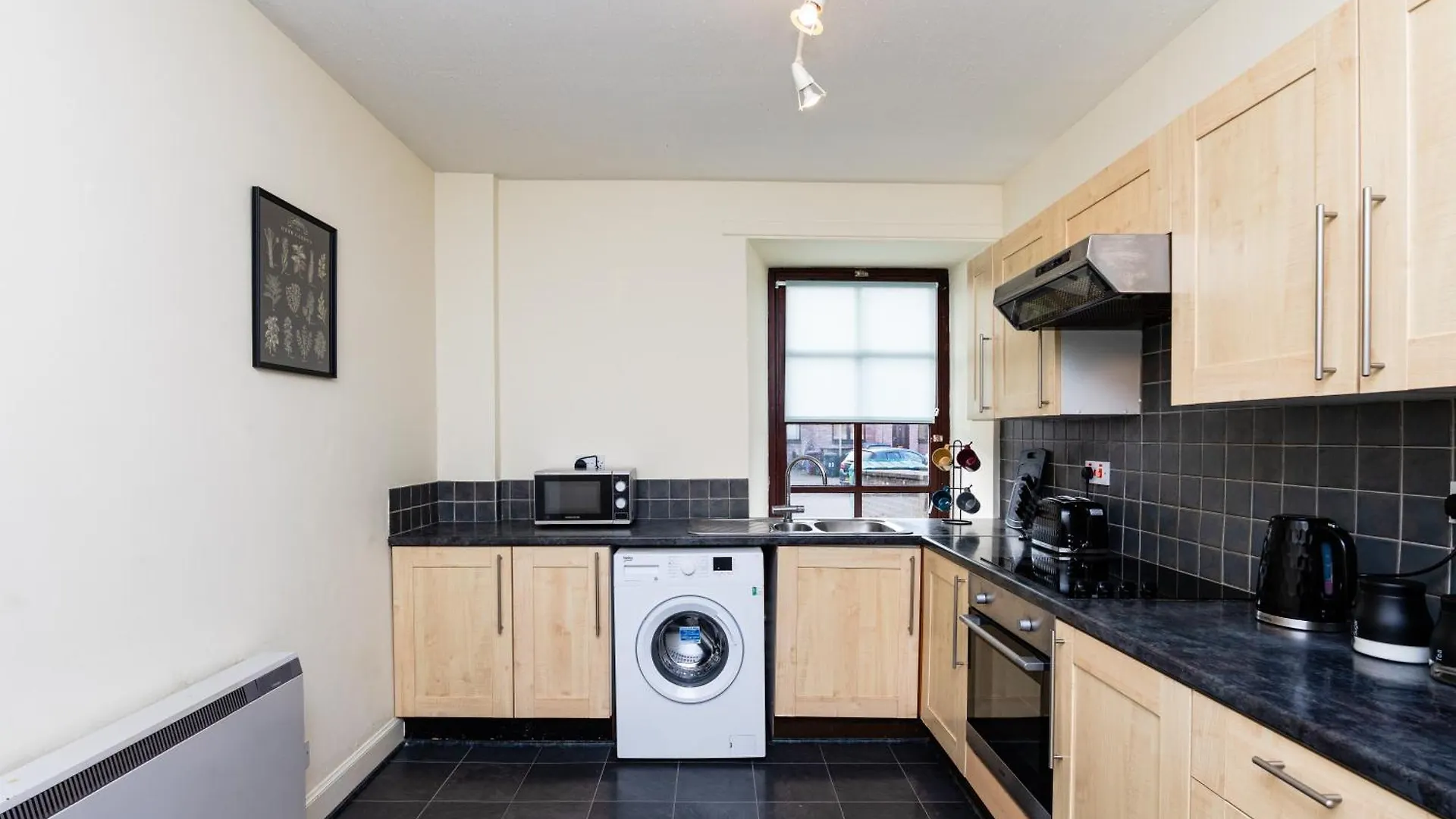 2 Bed Flat-Ground Floor-Parking Apartment Dundee