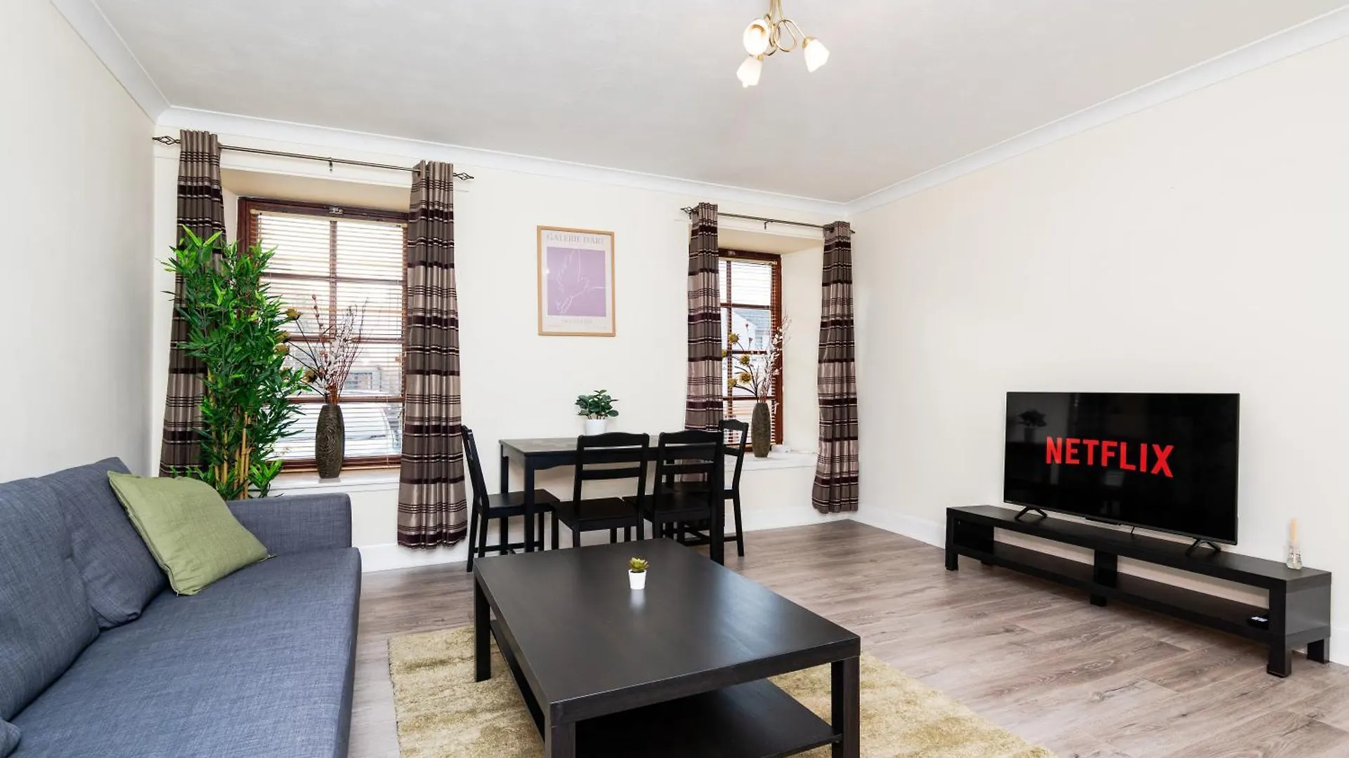 2 Bed Flat-Ground Floor-Parking Apartment Dundee