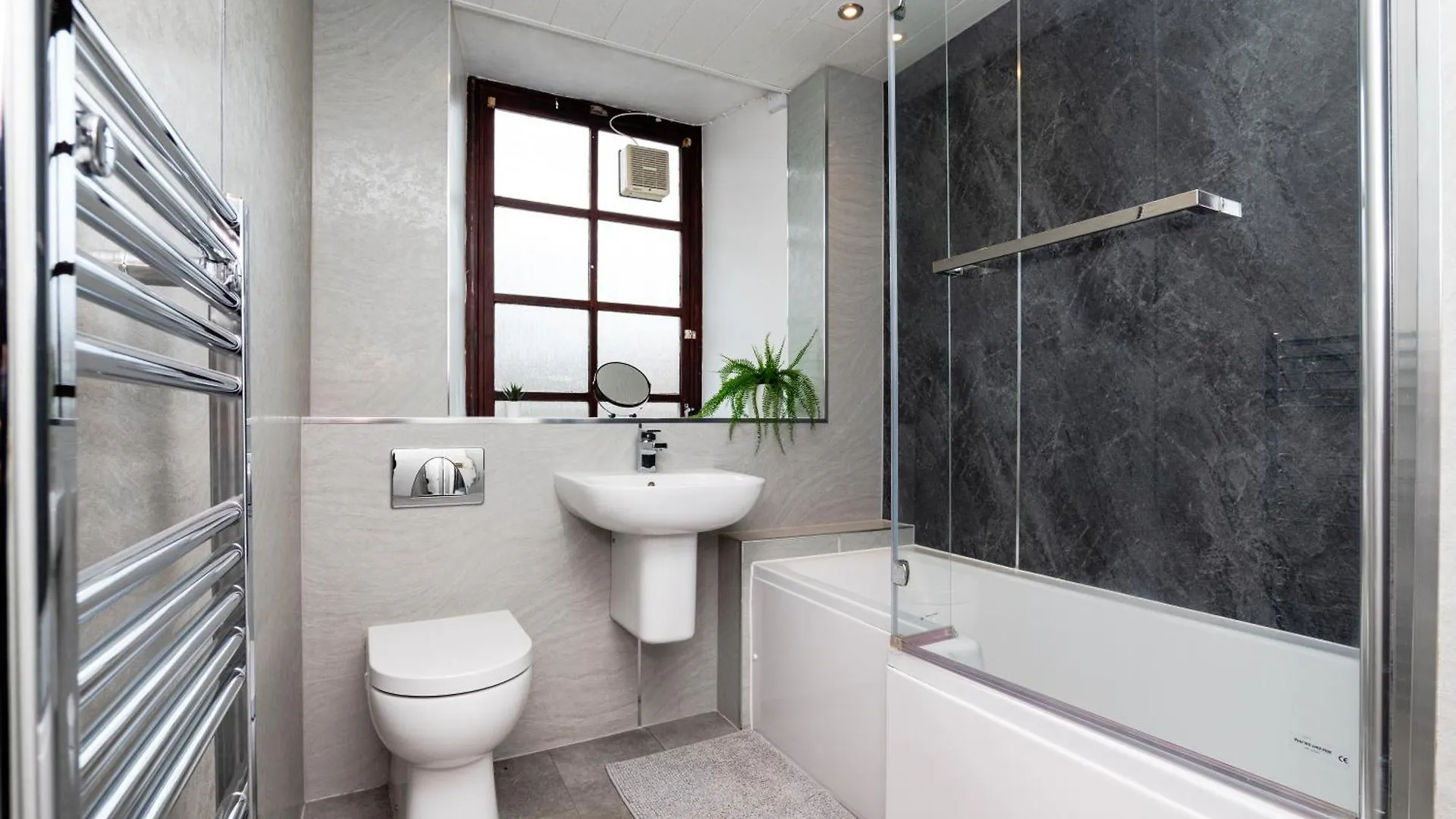 2 Bed Flat-Ground Floor-Parking Apartment Dundee