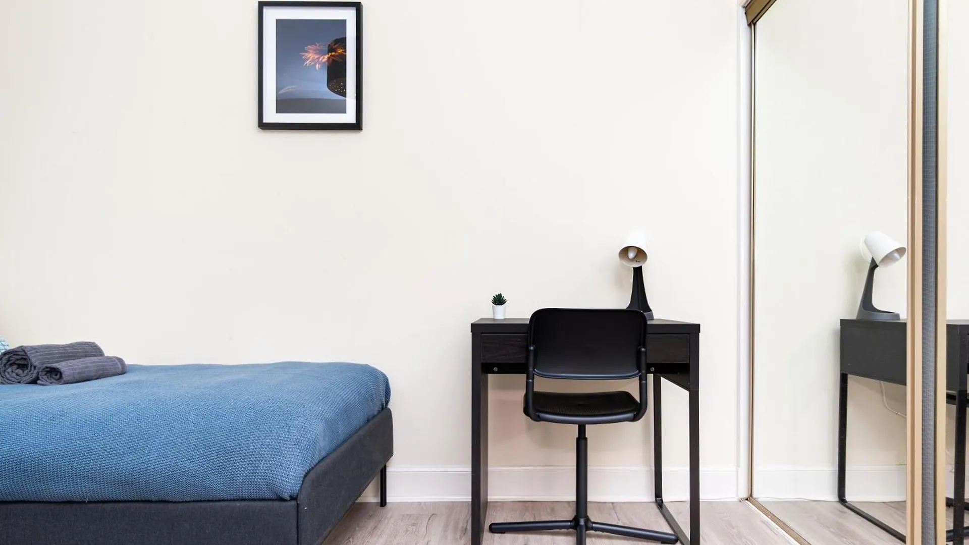 2 Bed Flat-Ground Floor-Parking Apartment Dundee