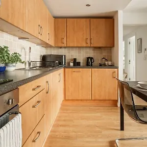 Lux Waterfront 2 Bed Apt, V&a 10min Walk, St Andrew's Golf 25min Drive Apartment